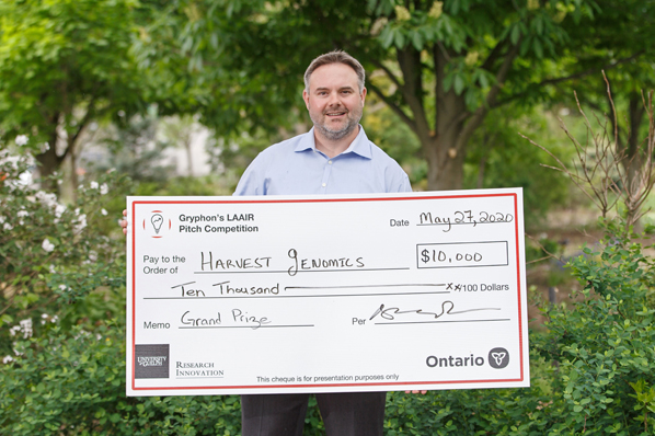 Chris Grainger holding his $10K cheque 