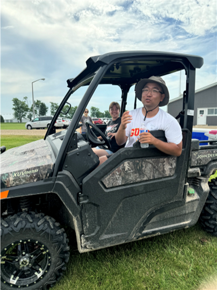 Zhanghan Zhang on a gator