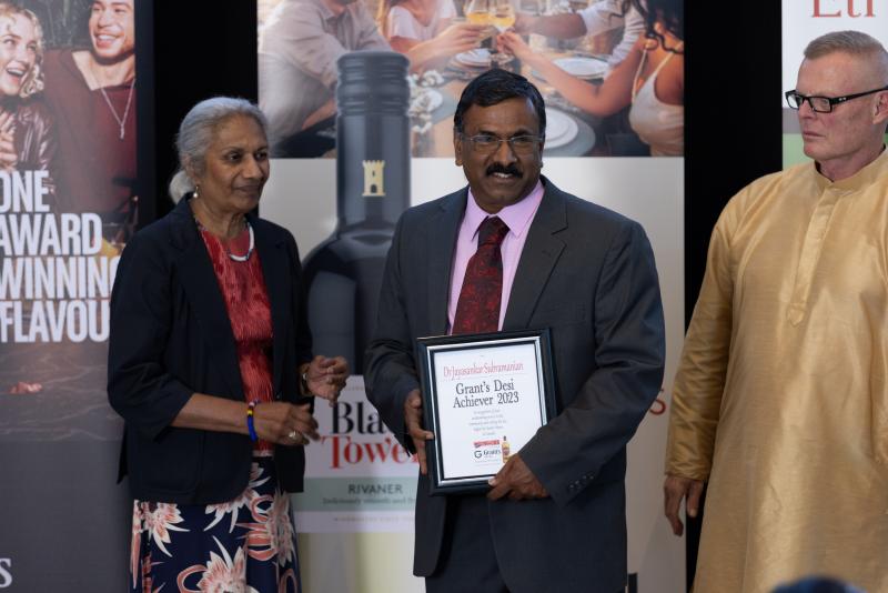 Dr. Jay Subramanian receiving Grant's Desi Achievement Award