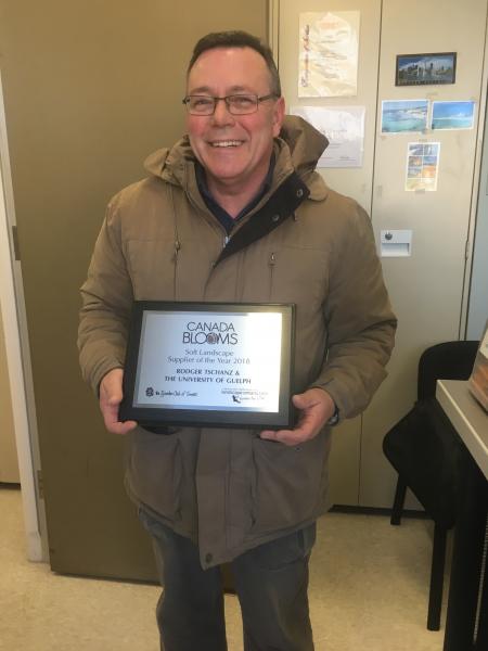 Rodger Tschanz with his award