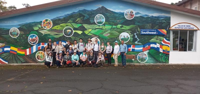 Participating students and faculty/staff members in Costa Rica
