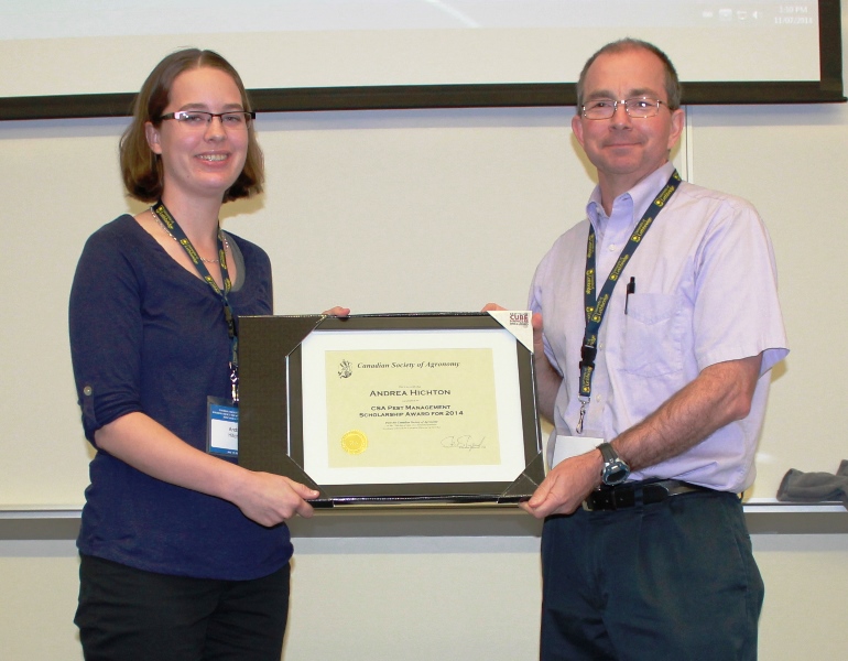 Andrea Hitchon receiving CSA Pest Management Award from Dr. Gavin Humphreys