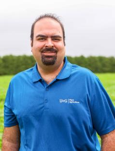 Mohsen Yoosefzadeh Najafabadi standing in field 